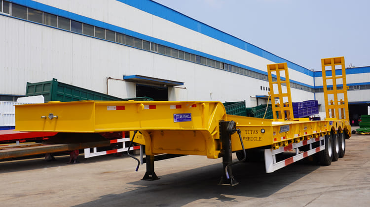 Tri Axle Truck Low Loader Trailer for Sale in Saudi Arabia