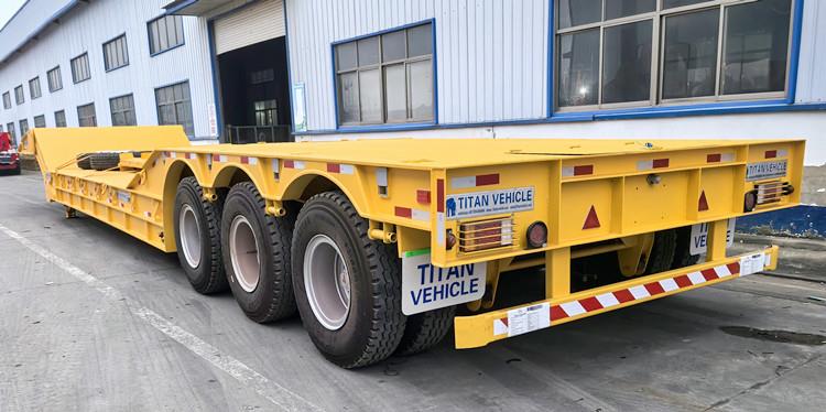 3 Axle Folding Neck Lowboy Trailer for Sale in Saudi Arabia